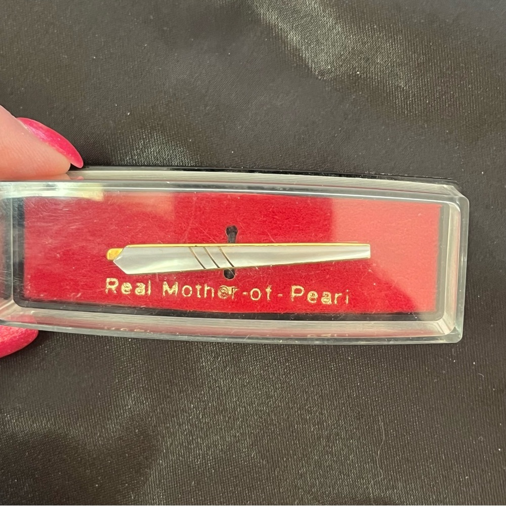 Vintage Mother Of Pearl & Gold Tone Tie Clip